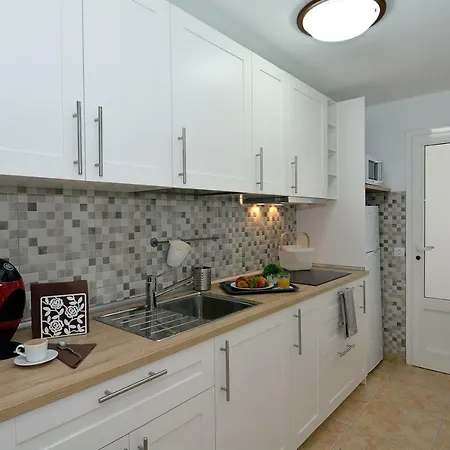 El Pueblo Apartment *